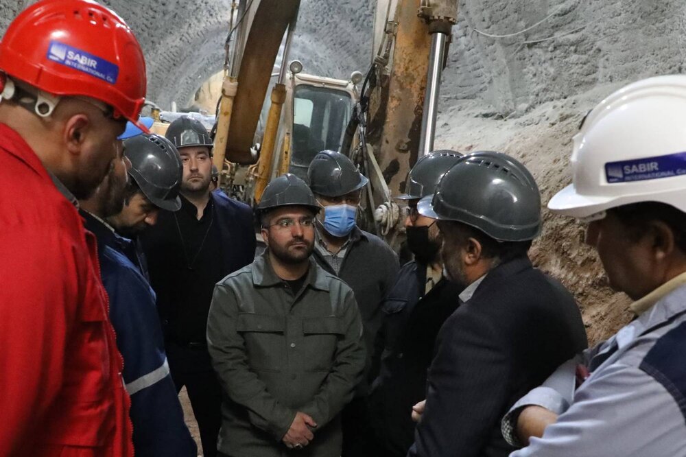 بازدید سرپرست شهرداری منطقه ۱۳ از روند پروژه توسعه خط ۲ مترو