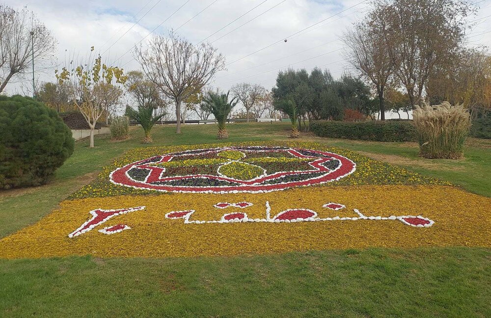 پل شهید صارمی در منطقه ۲۰ به فرش گل مزین شد