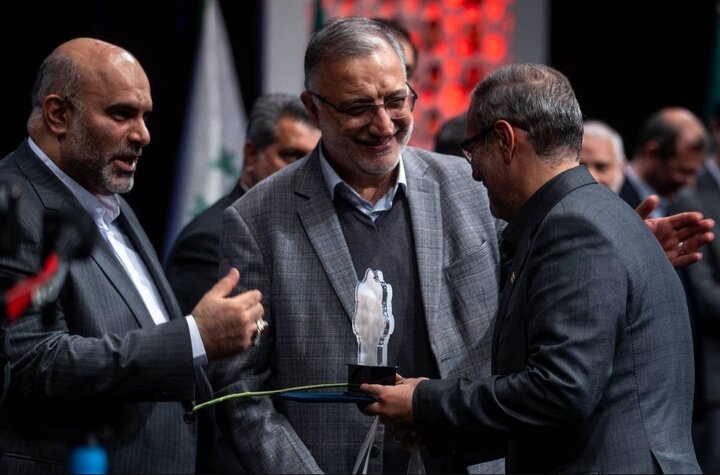 تجلیل شهردار تهران از شهردار منطقه ۶ به‌دلیل تعامل مؤثر با شهرداران مدارس