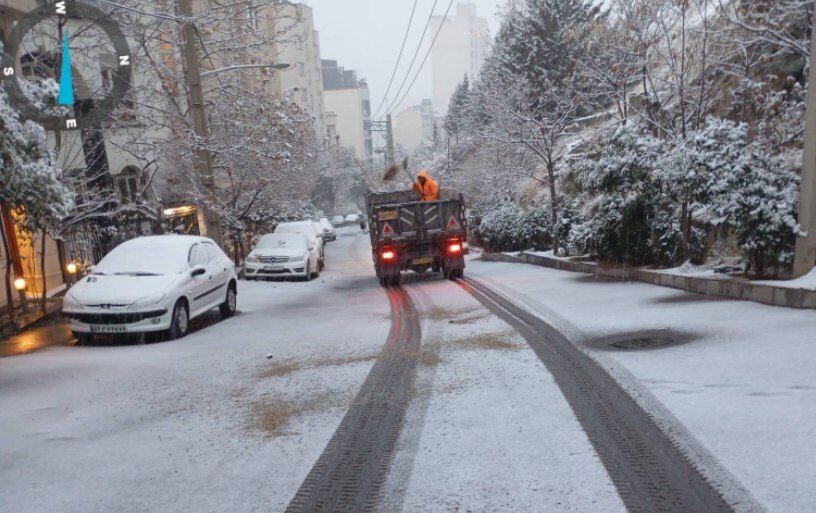 افزایش ۲۰ تا ۵۰ درصدی تجهیزات و  نیروهای برف‌روب در منطقه یک 