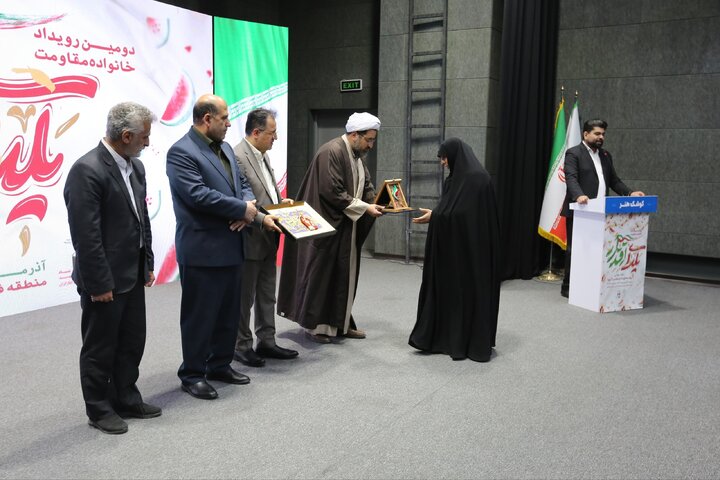 «یلدای اقتدار»؛ روایت مقاومت از زبان خانواده شهدا و فعالان فرهنگی در کوشک باغ هنر