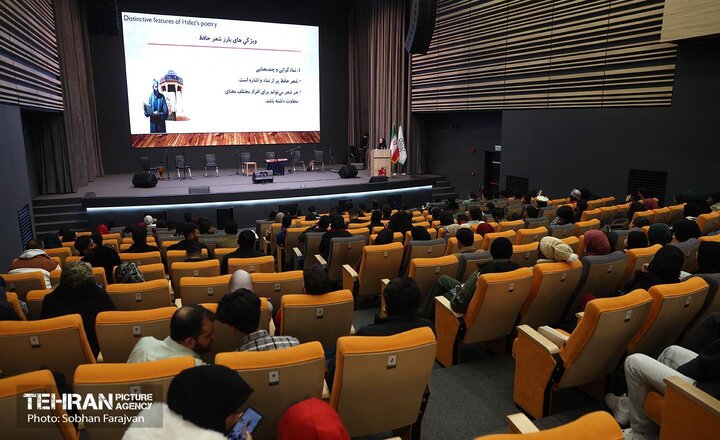 دورهمی شب یلدا با حضور دانشجویان خارجی در قلب پایتخت فرصتی برای آشنایی با فرهنگ ایرانی