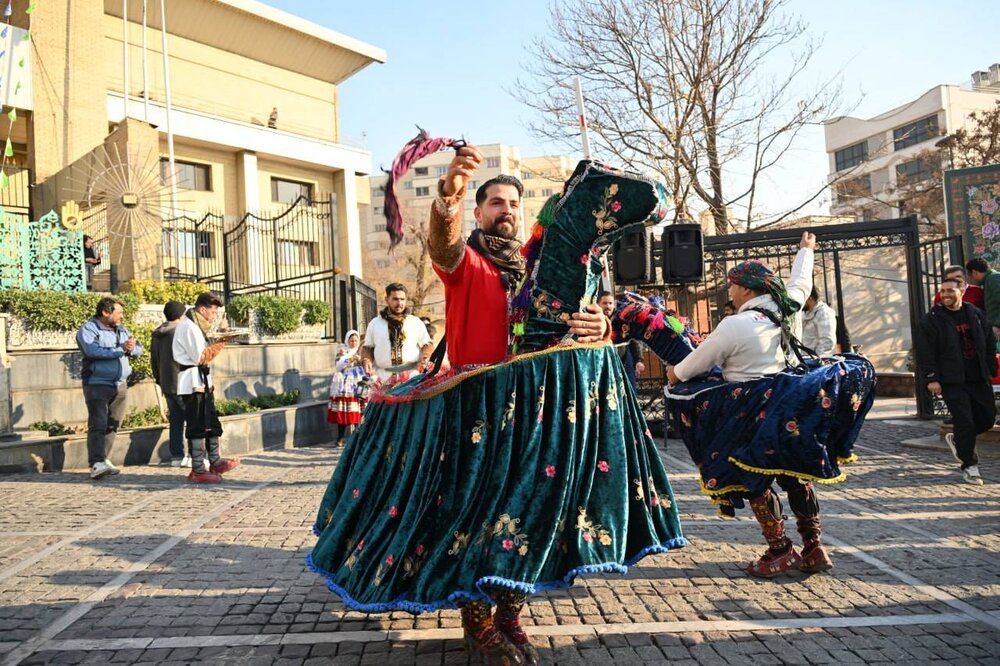 کارناوال شادی شب یلدا؛ روایت آیین‌های بومی و نشاط شهری از میدان قدس تا تجریش