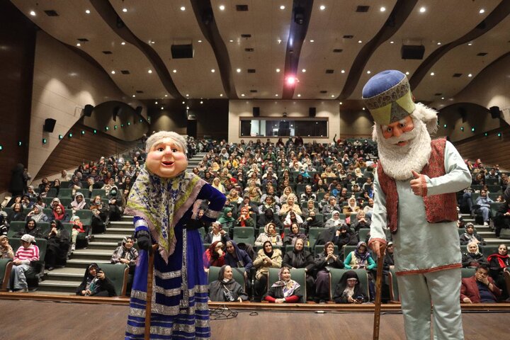 برگزاری بزرگ‌ترین رویداد یلدایی منطقه ۱۱ با حضور بیش از ۵۰۰ نفر از کانون جهاندیدگان در مجتمع فرهنگی صبا مال