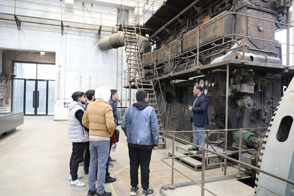 بازدید دانشجویان دانشگاه تهران از پروژه بازآفرینی کارخانه سیمان ری