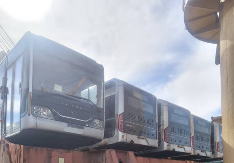 ۳۵ دستگاه اتوبوس دوکابین به بندر شهید رجایی رسید