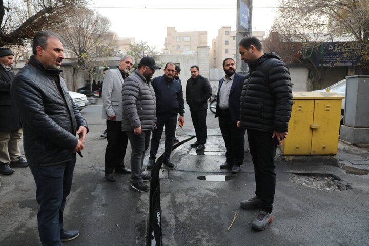 بازدید صبحگاهی شهردار منطقه ۱۷ از محله قلعه‌مرغی و خیابان قویدل