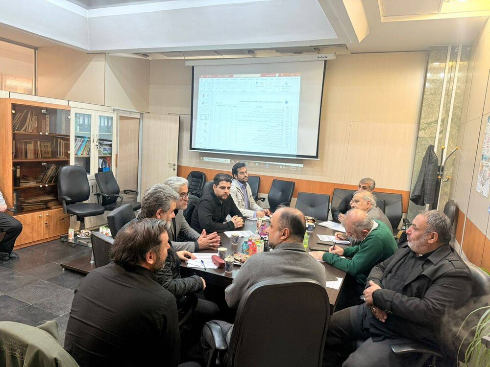 بررسی بودجه سال ۱۴۰۵ محلات منطقه ۱۰ در نشست هیئت امنای محلات با رئیس کمیسیون برنامه و بودجه شورای شهر