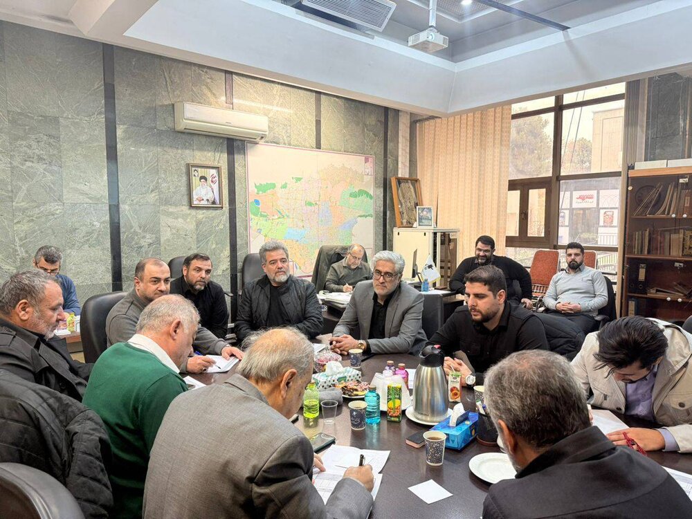 بررسی بودجه سال ۱۴۰۵ محلات منطقه ۱۰ در نشست هیئت امنای محلات با رئیس کمیسیون برنامه و بودجه شورای شهر