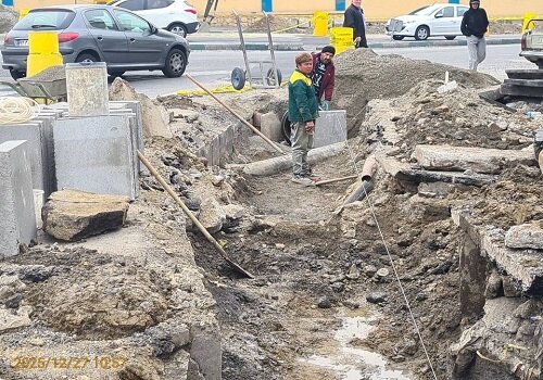 اجرای لوله‌گذاری در محله شهرزیبا به منظور ساماندهی آب‌های سطحی