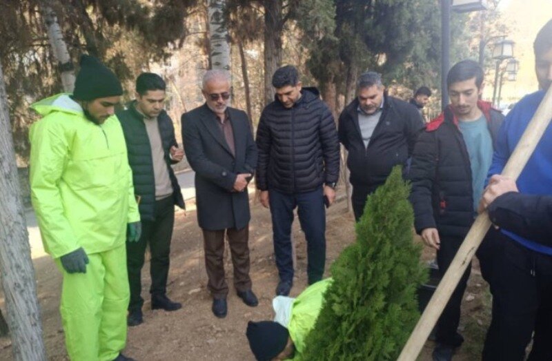 گرامیداشت سال نو میلادی با برگزاری آیین درخت‌کاری در محله آرارات