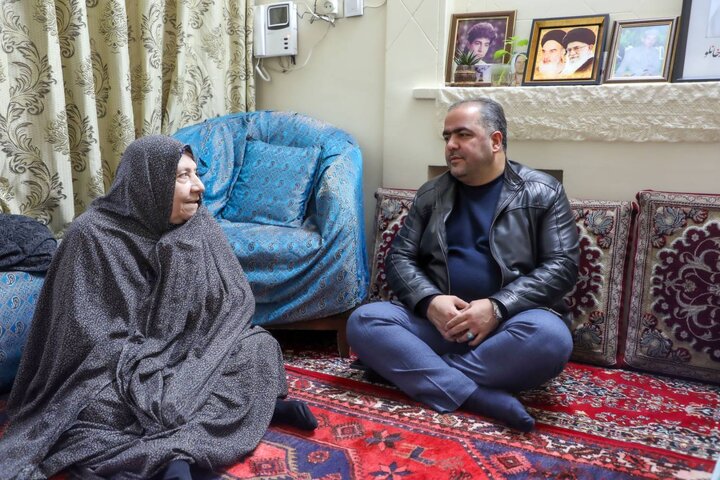 دیدار شهردار منطقه ۱۷ با خانواده شهید والامقام اسدالله شیرخانلو