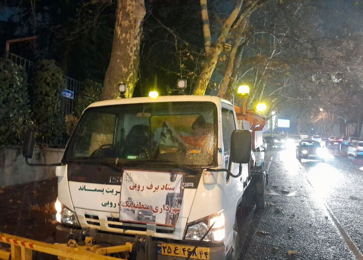 استقرار ۳۰۰ دستگاه ماشین‌آلات برف‌روبی در نقاط برف‌گیر منطقه یک