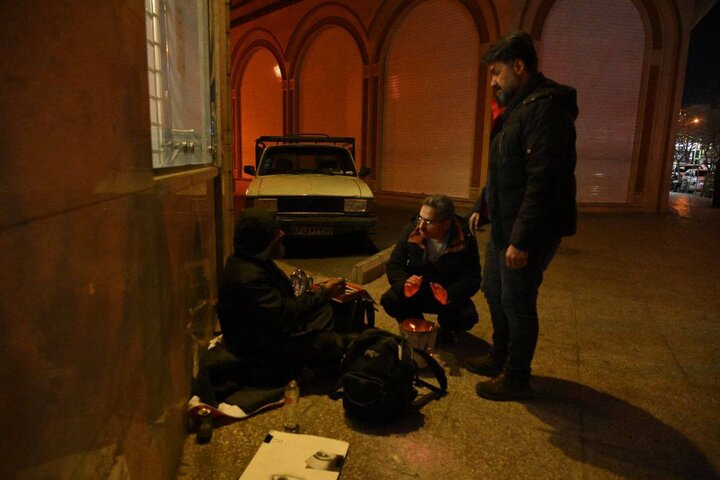 طرح «پناه گرم»، استقرار دو اتوبوس برای اسکان بی خانمان‌ها در میدان تجریش