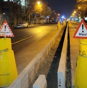 جمع‌آوری و بازپیرایی نرده‌های رفیوژ خط ویژه خیابان جمهوری اسلامی در منطقه ۱۱