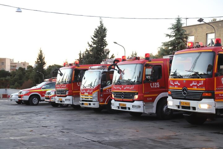 اعزام تیم عملیاتی آتش‌نشانی تهران برای کنترل آتش‌سوزی کارخانه لبنیاتی آمل