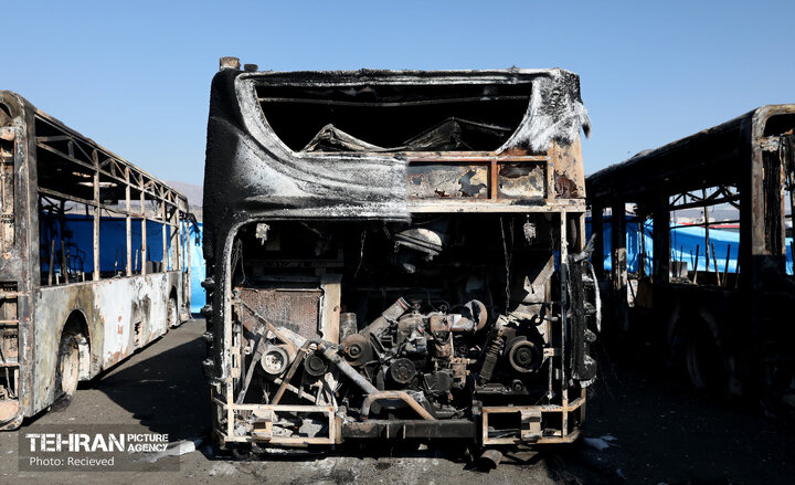 روایت راننده اتوبوس هایی که اسیر آتش اغتشاشگران شدند / " کسی که فیلم بگیرد سرش به تنش اضافه کرده "!