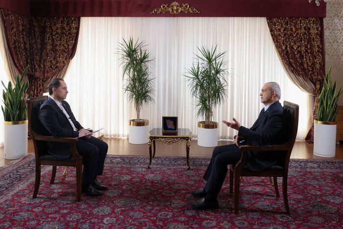 آتش زدن وسایل حمل و نقل عمومی و ماشین آتش نشانی چه نوع اعتراضی است؟ / اسرائیل پشت آشوبگران است