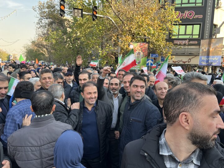 پرچم ایران در دستان موتورسواران منطقه ۱۴ به اهتزاز درآمد