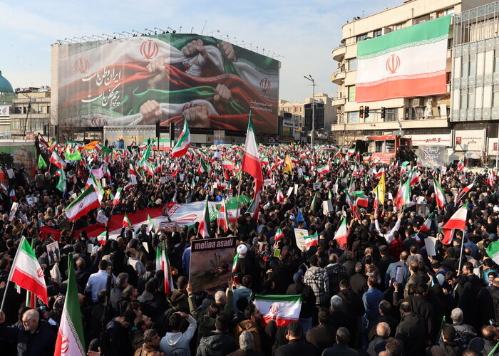 حضور میلیونی مردم ولایتمدار در محکومیت اغتشاشات عوامل تروریستی در میدان انقلاب