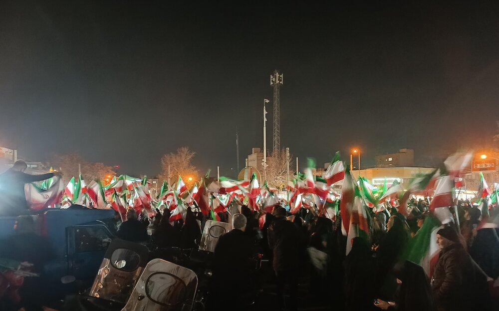 حضور فعال شهرداری منطقه ۱۳ در راهپیمایی میلیونی مردم تهران