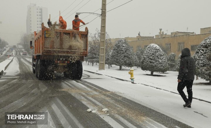 عملیات برف‌روبی بزرگراه‌ها و معابر پایتخت