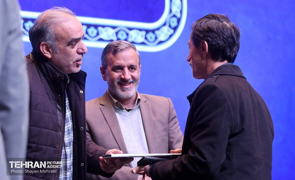 آیین تجلیل از برگزیدگان مناطق 22 گانه