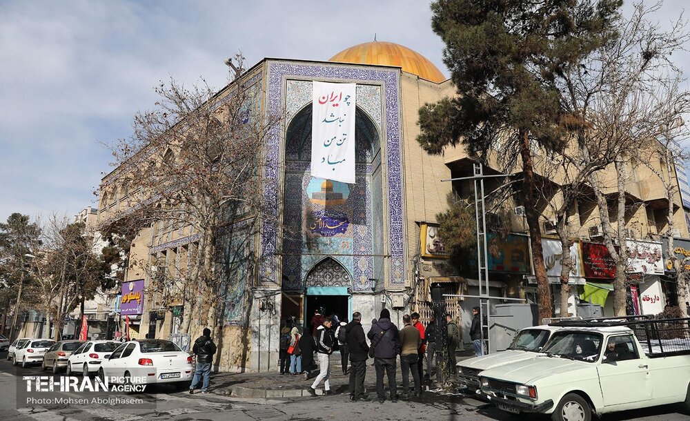 بازدید خبرنگاران رسانه‌های خارجی از تخریب اموال عمومی شهر