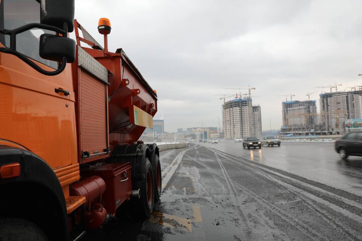 فعالیت ۳۳ دستگاه ماشین برف‌روبی در ۱۲ محله شمال‌غرب تهران