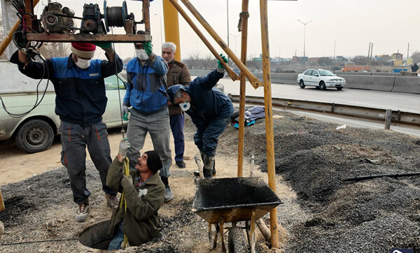 لایروبی کانال ۲ و ۳ محور بزرگراهی آزادگان در منطقه ۱۸ پایتخت
