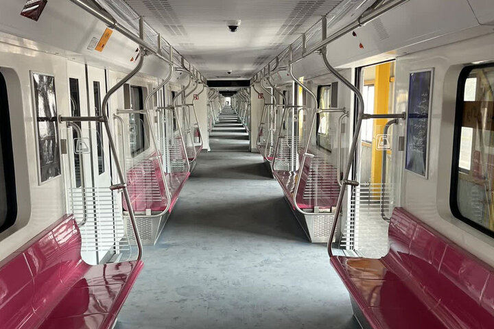 نوسازی صندلی‌های سالن بانوان در قطار