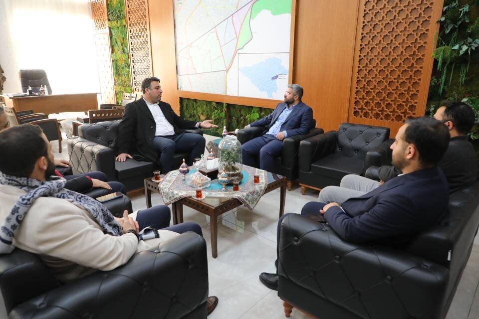 تجلیل فدراسیون دوومیدانی کشور از شهردار منطقه ۱۳ با اهدای مدال/ همکاری برای توسعه زیرساخت‌های ورزش