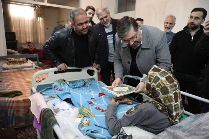 دیدار شهردار منطقه ۱۷ با خانواده شهید مجید محبی مراد