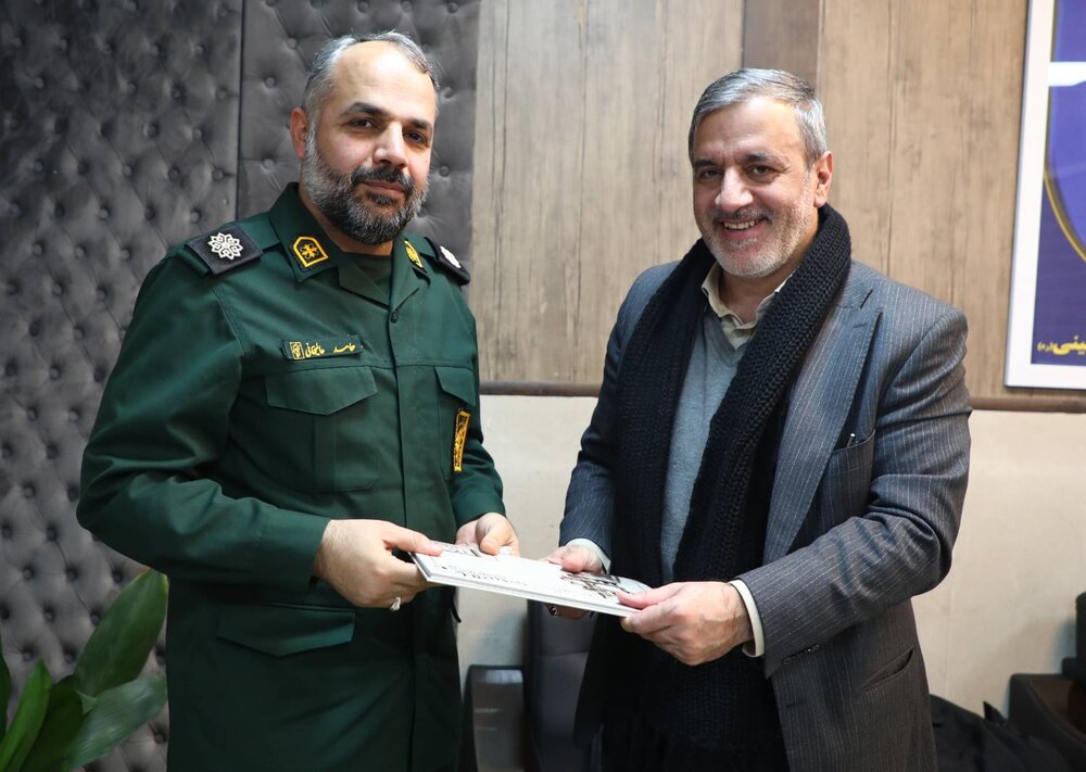 تجلیل شهردار منطقه ۱۲ از پاسداران ناحیه مقاومت بسیج حضرت امام خمینی (ره)