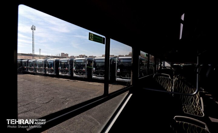 ورود ۱۵ اتوبوس دوکابین جدید به تهران/ ۲۰ اتوبوس دیگر هفته آینده می‌رسد