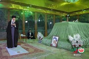 رهبر انقلاب در مرقد مطهر امام راحل(ره) حضور یافتند