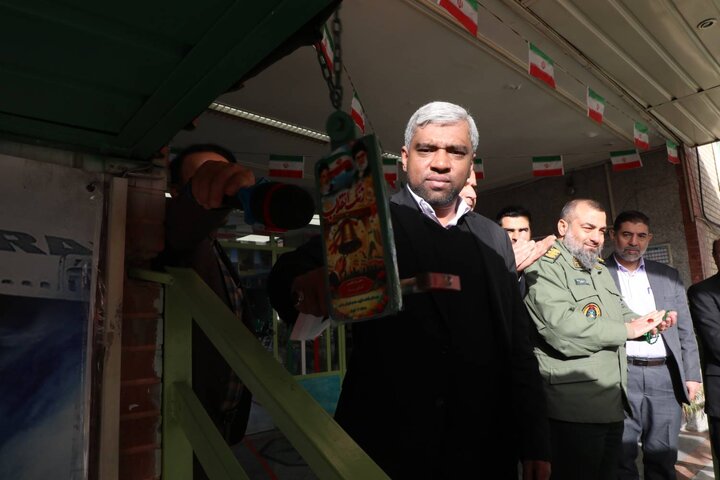 زنگ انقلاب در مدارس دارالشهدای تهران نواخته شد