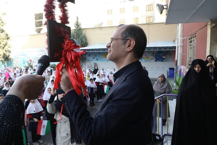 گلبانگ انقلاب در مدارس منطقه ۲ به صدا در آمد