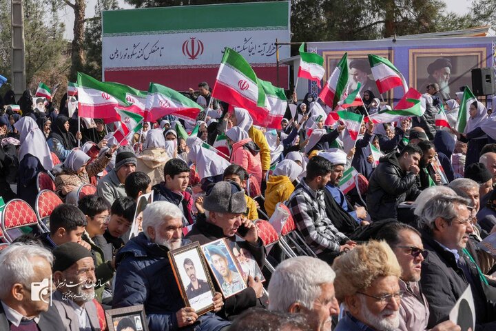 برگزاری آیین گرامیداشت سالروز ورود تاریخی حضرت امام خمینی(ره) به میهن اسلامی در بهشت زهرا(س)/ گلباران جایگاه جلوس امام راحل