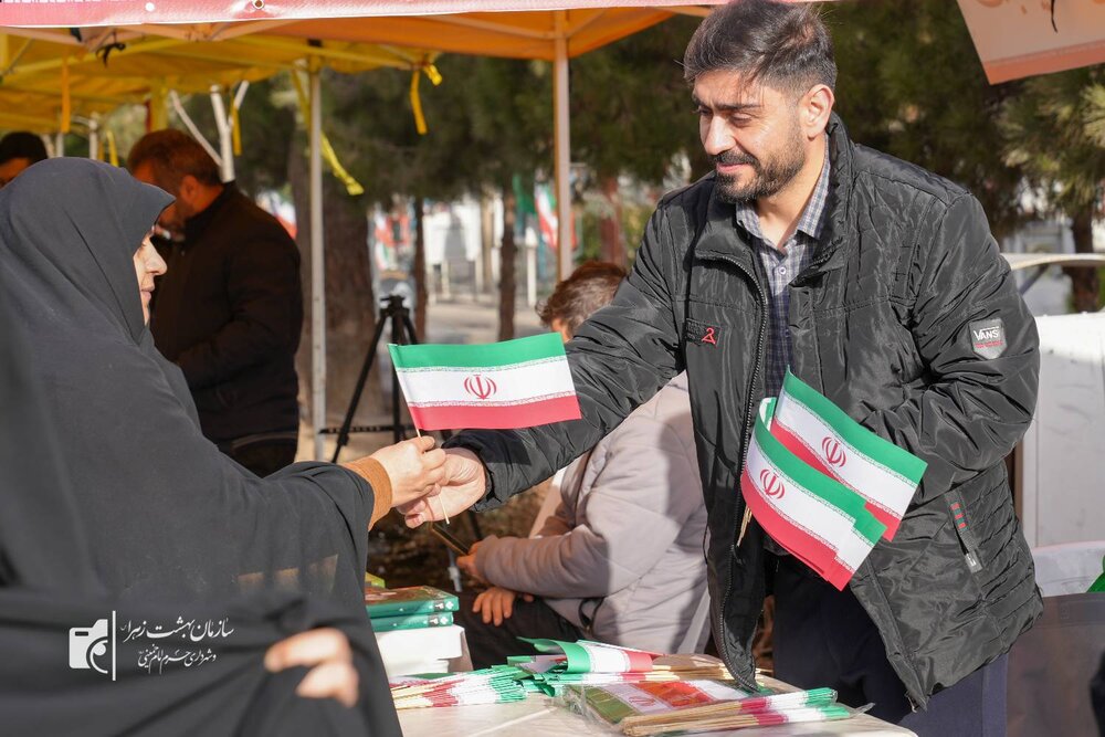 برگزاری آیین گرامیداشت سالروز ورود تاریخی حضرت امام خمینی(ره) به میهن اسلامی در بهشت زهرا(س)/ گلباران جایگاه جلوس امام راحل