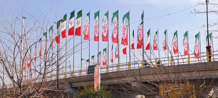 فضاسازی و آذین‌بندی منطقه ۱۷ به مناسبت دهه مبارک فجر و یوم‌الله ۲۲ بهمن