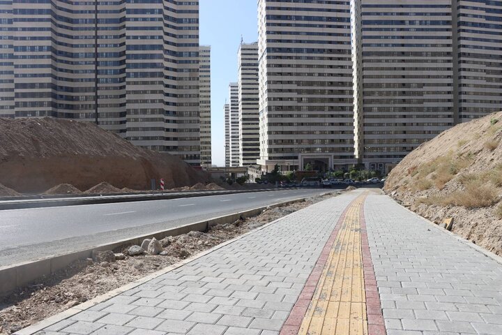 مناسب‌سازی بیش از ۱۳ هزار مترمربع معبر شهری در منطقه ۲۲ برای معلولان