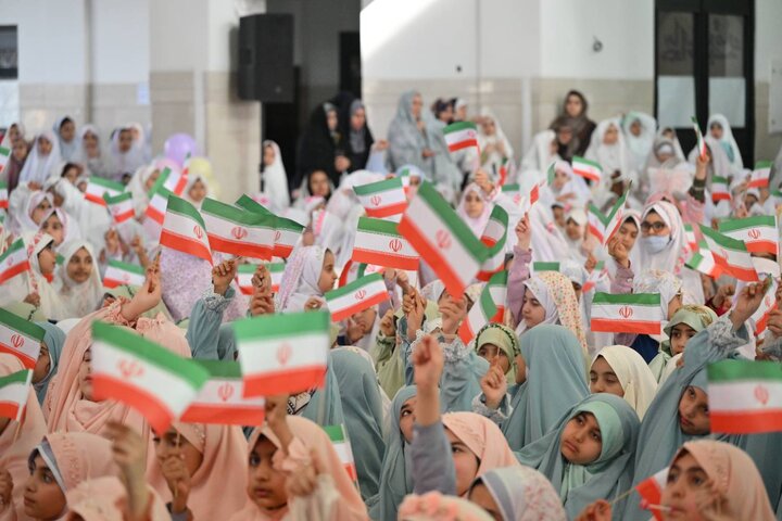 بزرگ‌ترین جشن تکلیف سیاسی ـ عبادی شهر تهران با عنوان "دختران آرمانی" برگزار شد