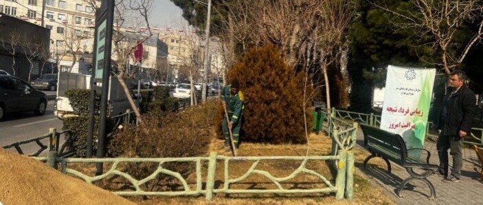 اجرای بازپیرایی، اصلاح خاک و کوددهی در عرصه‌های چمن‌کاری و باغچه‌های بوستان سبز منطقه ۳