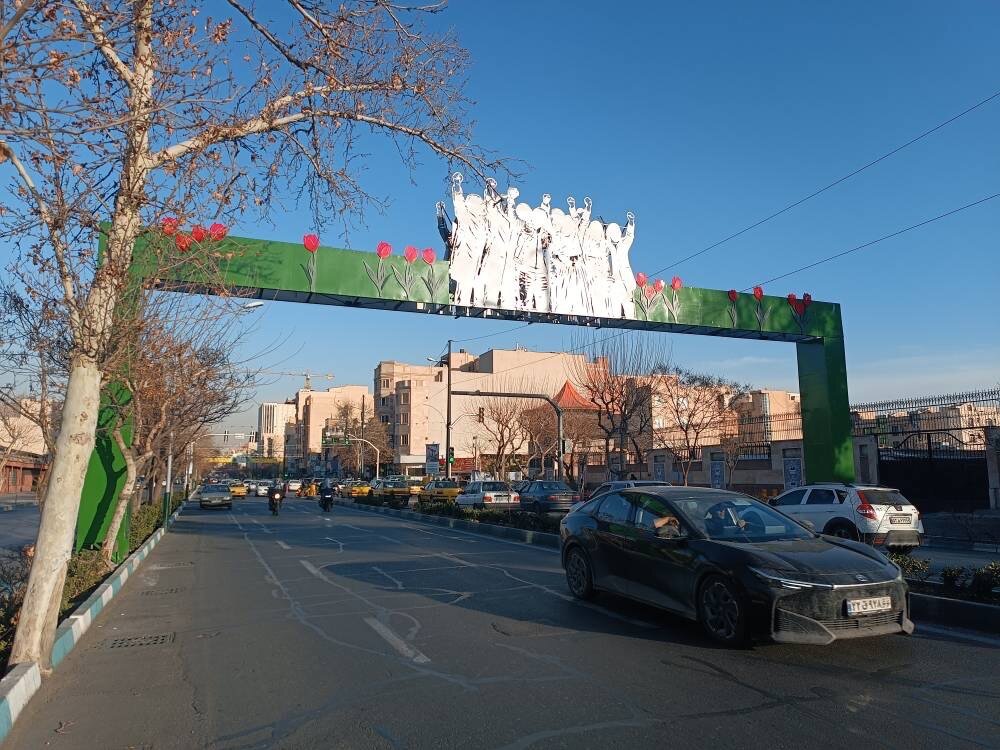 خیابان پیروزی مزین به طاقنصرتهای انقلاب اسلامی شد