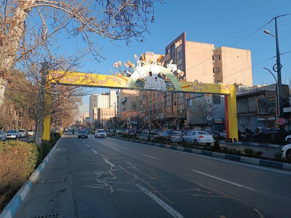 خیابان پیروزی مزین به طاقنصرتهای انقلاب اسلامی شد