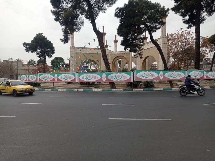 زیباسازی فضای شهری منطقه ۱۱ به مناسبت دهه فجر و اعیاد شعبانیه