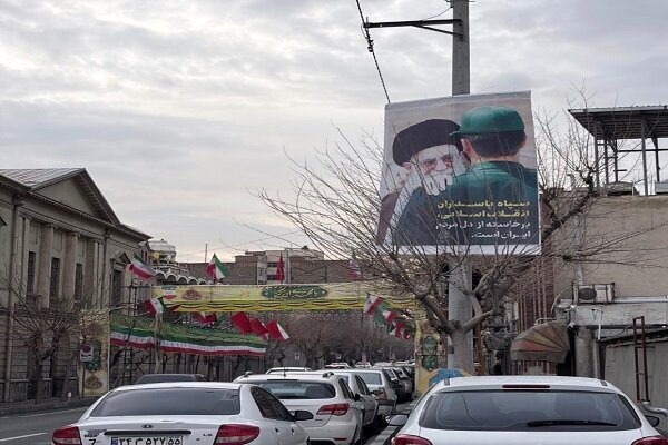 نصب بنر مقابل سفارتخانه‌های فرانسه و ایتالیا