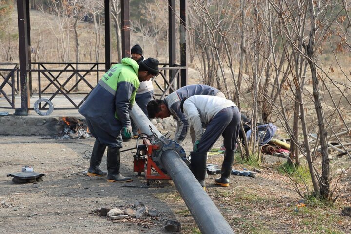 اجرای عملیات لوله‌کشی و اتصال مخازن آب بوستان جنگلی چیتگر