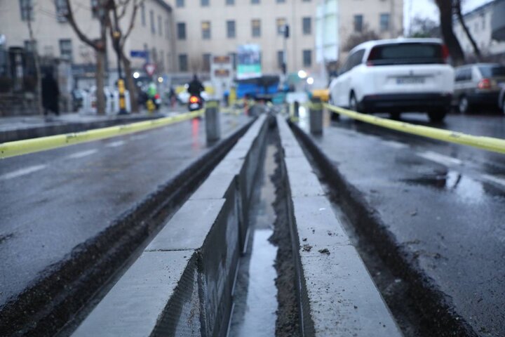 اجرای رفیوژ ثابت ۳۵۰‌متری در خیابان بهشت منطقه ۱۲